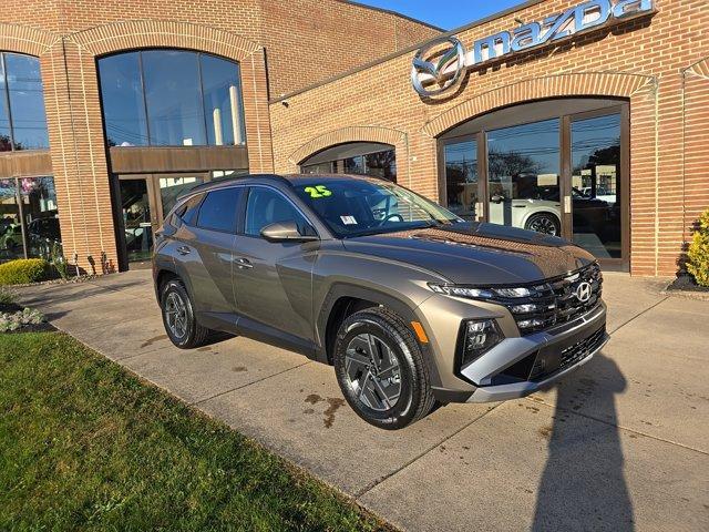 new 2025 Hyundai Tucson Hybrid car, priced at $33,958