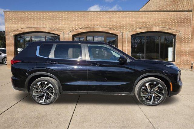 used 2023 Mitsubishi Outlander car, priced at $21,800