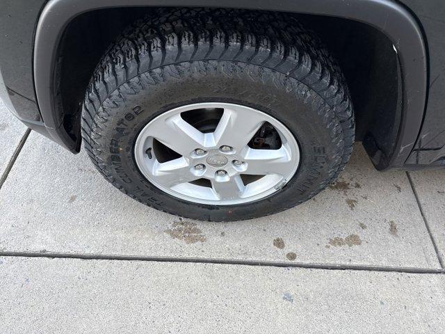 used 2011 Jeep Grand Cherokee car, priced at $11,550