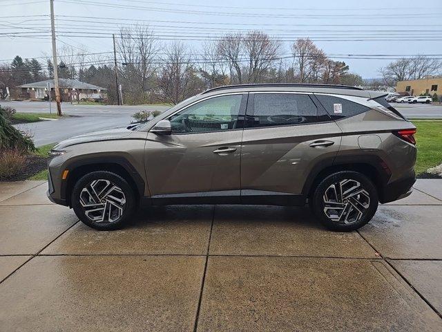 new 2025 Hyundai Tucson Plug-In Hybrid car