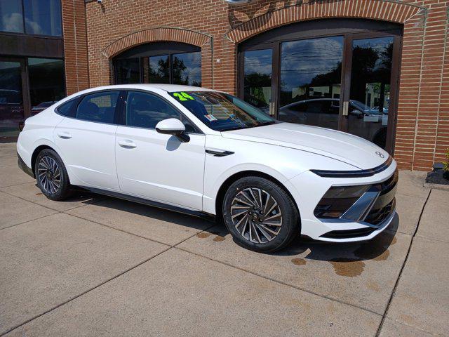 new 2024 Hyundai Sonata Hybrid car, priced at $30,928