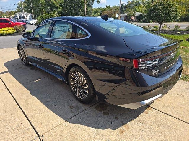 new 2025 Hyundai Sonata Hybrid car, priced at $37,978