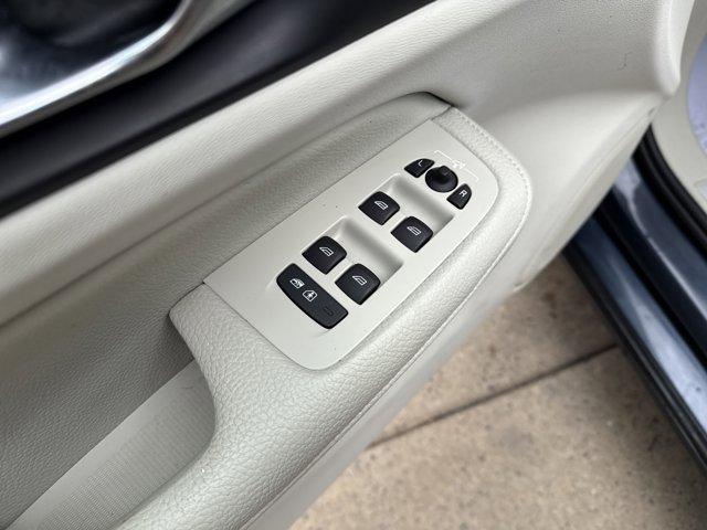 used 2022 Volvo S60 Recharge Plug-In Hybrid car, priced at $35,500