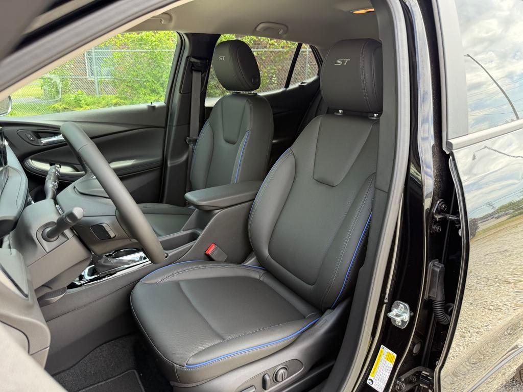 new 2025 Buick Encore GX car, priced at $29,053