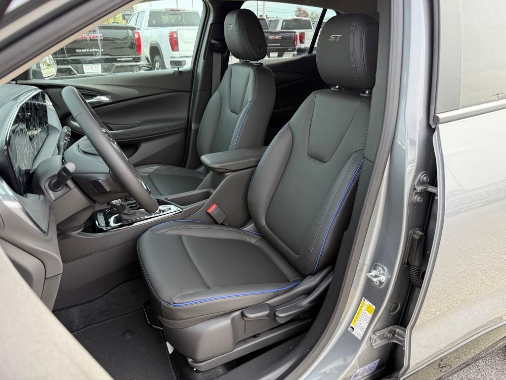 new 2025 Buick Encore GX car, priced at $26,398
