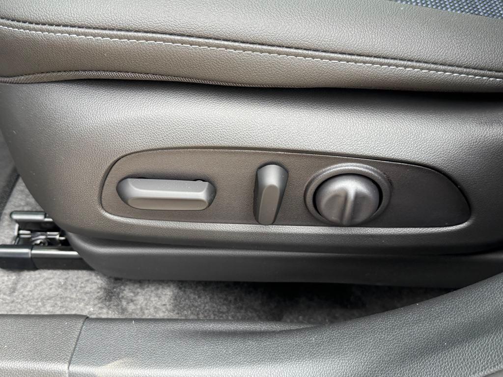 new 2025 Buick Envista car, priced at $26,326