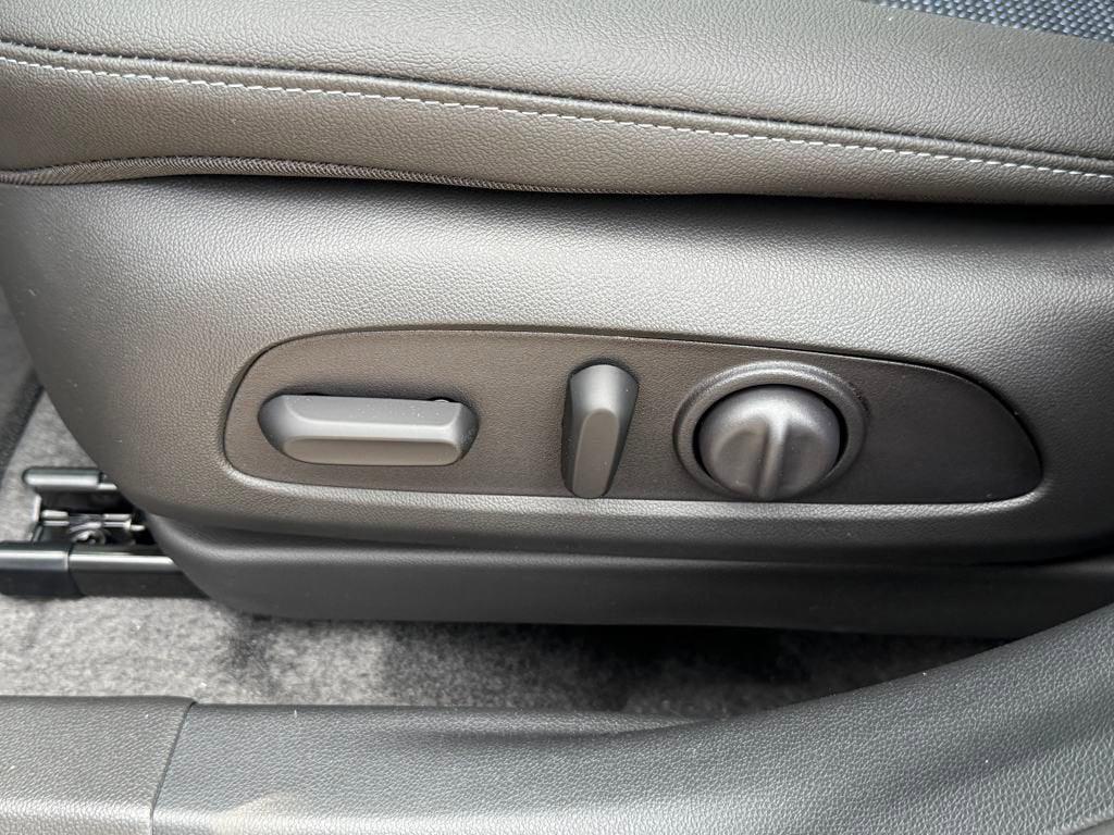 new 2025 Buick Envista car, priced at $22,439