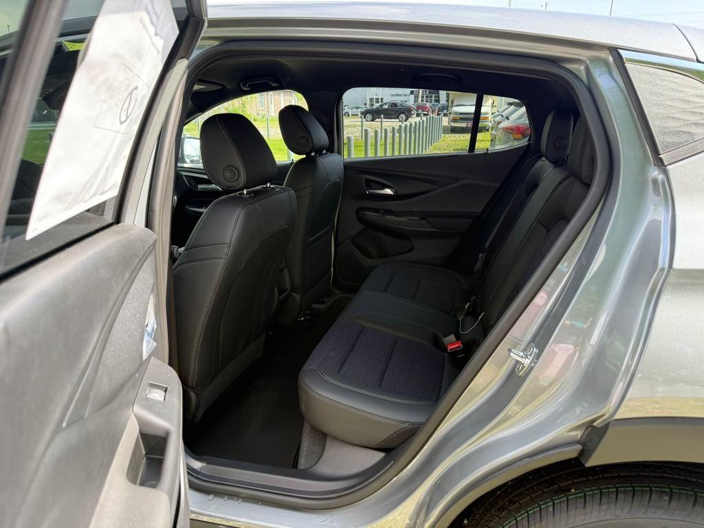 new 2025 Buick Envista car, priced at $26,900