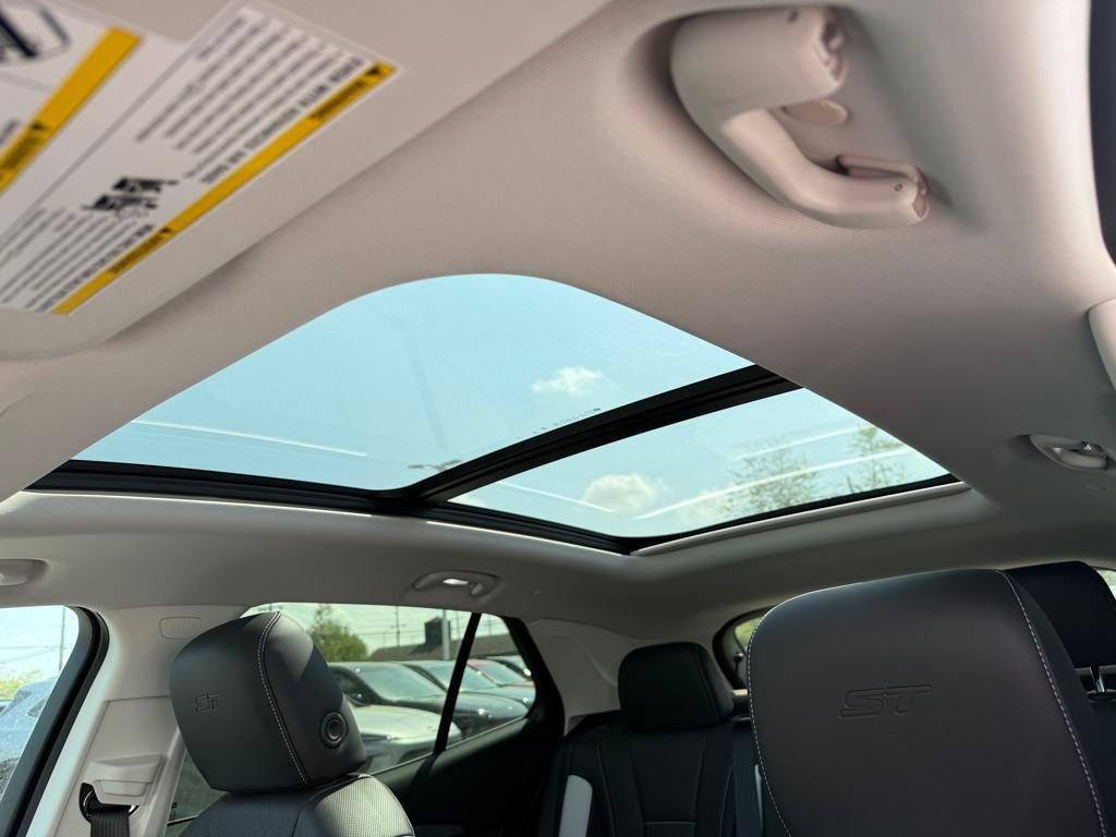 new 2025 Buick Envision car, priced at $41,767