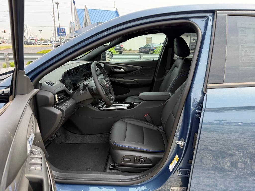 new 2025 Buick Envista car, priced at $28,444
