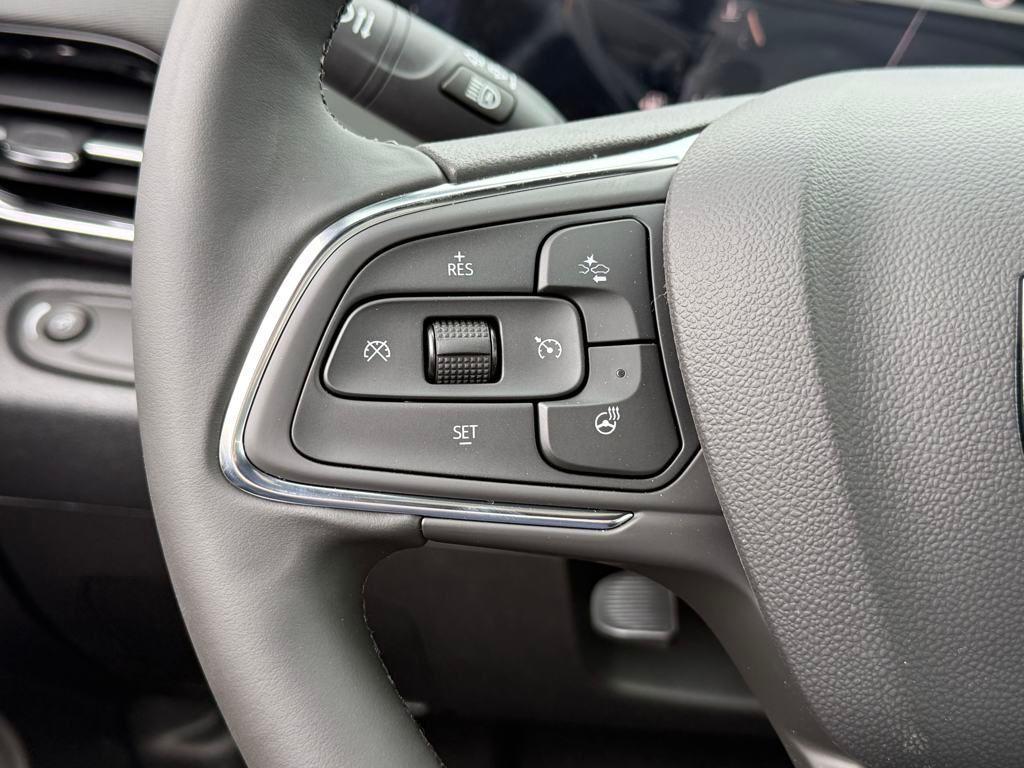 new 2025 Buick Envista car, priced at $28,444