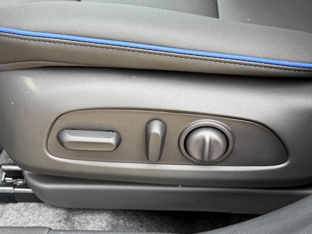 new 2025 Buick Envista car, priced at $28,444