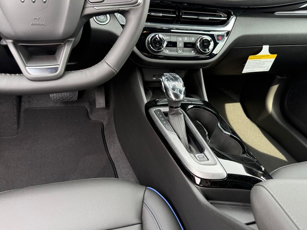new 2025 Buick Envista car, priced at $28,444