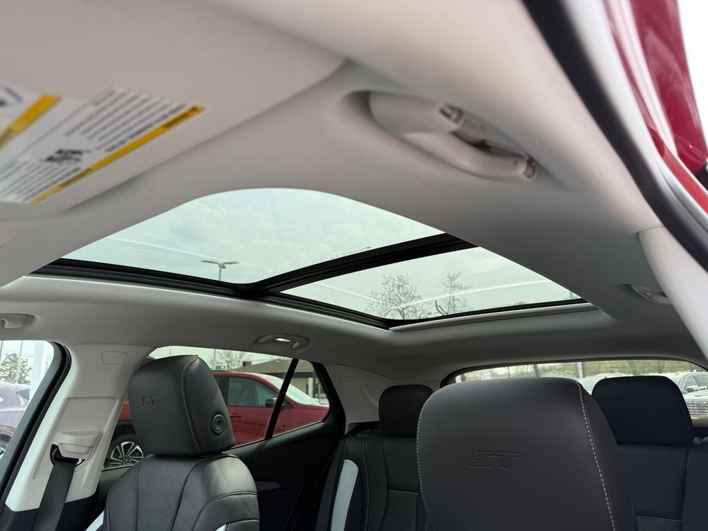 new 2025 Buick Envision car, priced at $41,767