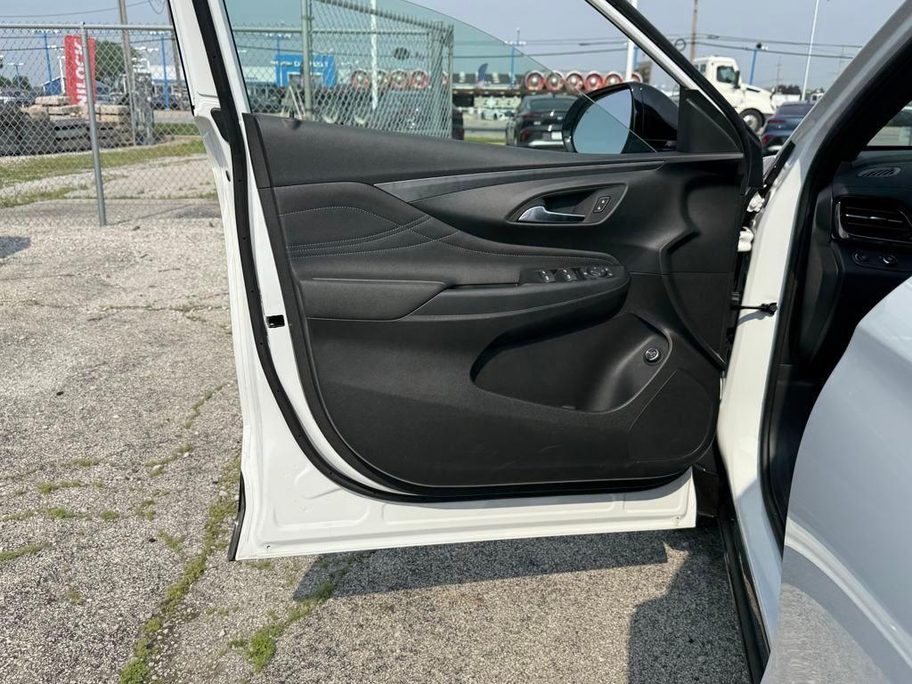 new 2025 Buick Envista car, priced at $28,444