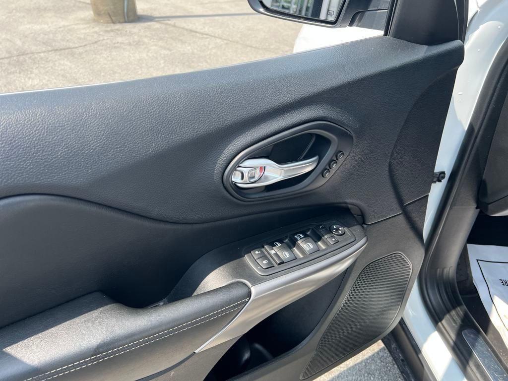used 2019 Jeep Cherokee car, priced at $17,375