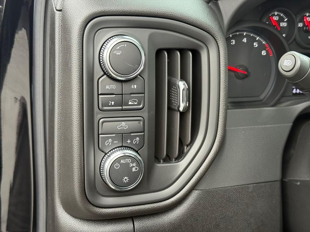 new 2025 GMC Sierra 1500 car, priced at $44,679