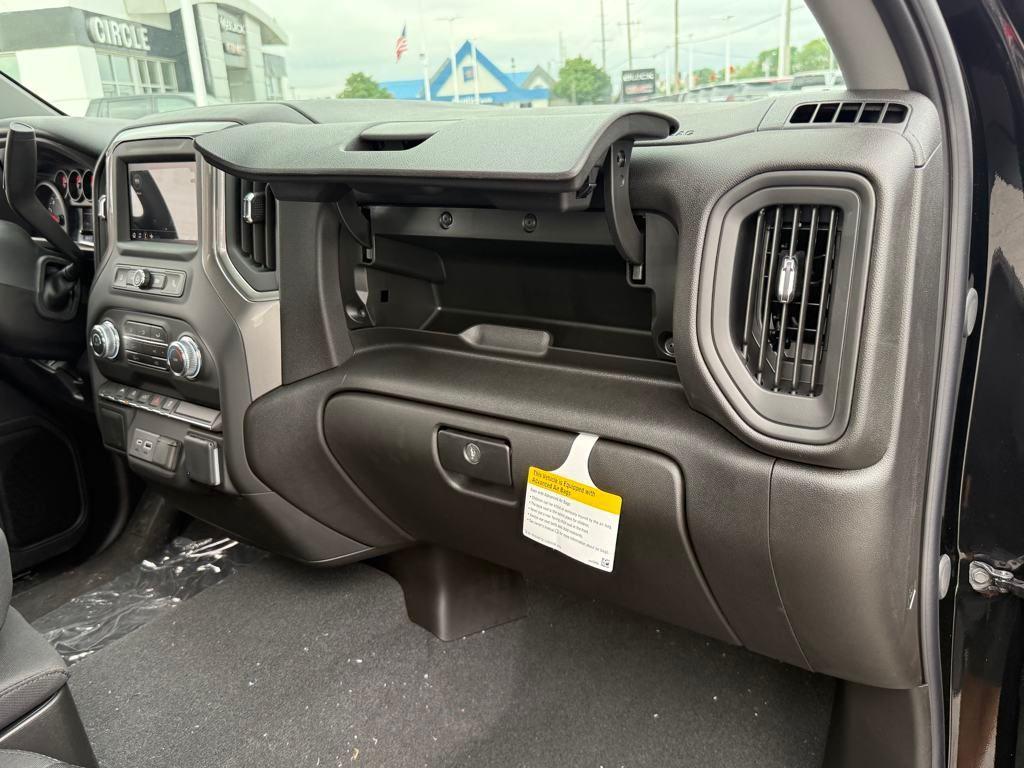 new 2025 GMC Sierra 1500 car, priced at $44,679