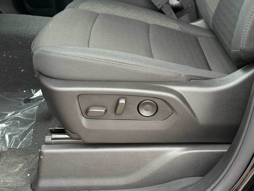 new 2025 GMC Sierra 1500 car, priced at $44,679