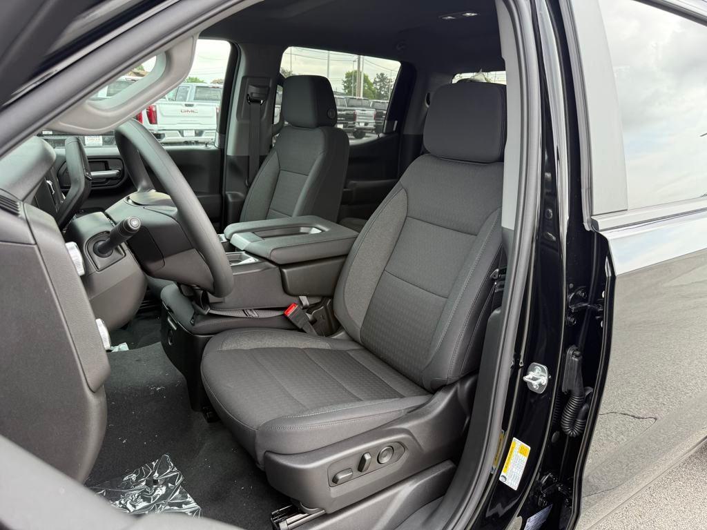 new 2025 GMC Sierra 1500 car, priced at $44,679