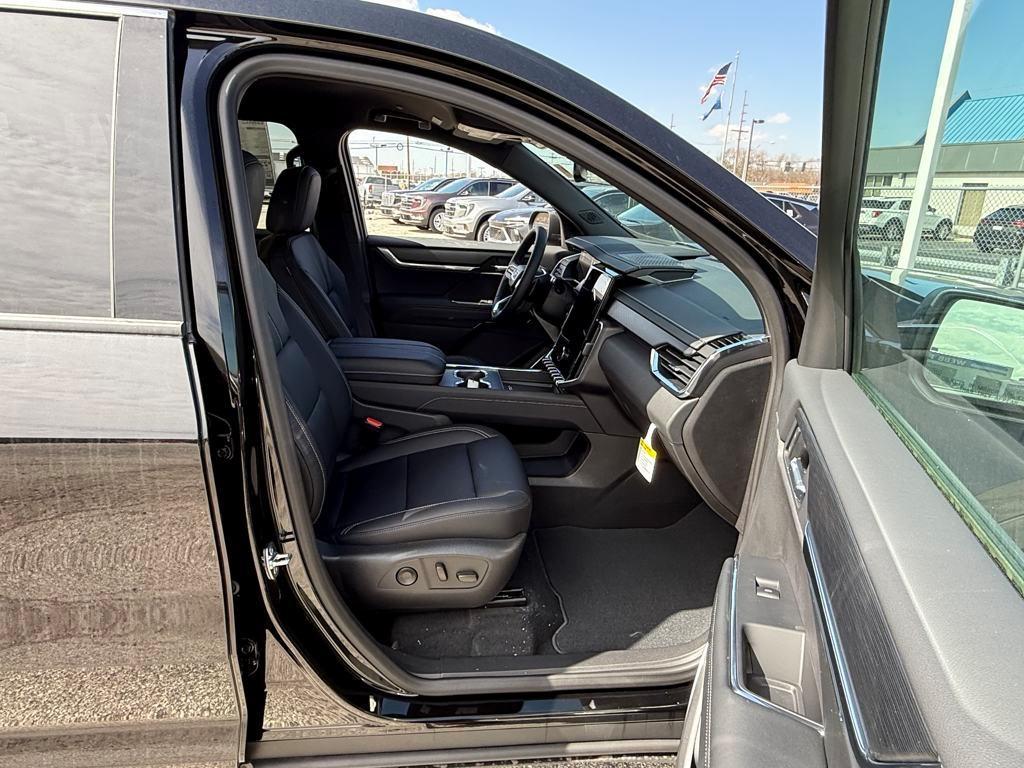 new 2025 GMC Acadia car, priced at $45,054