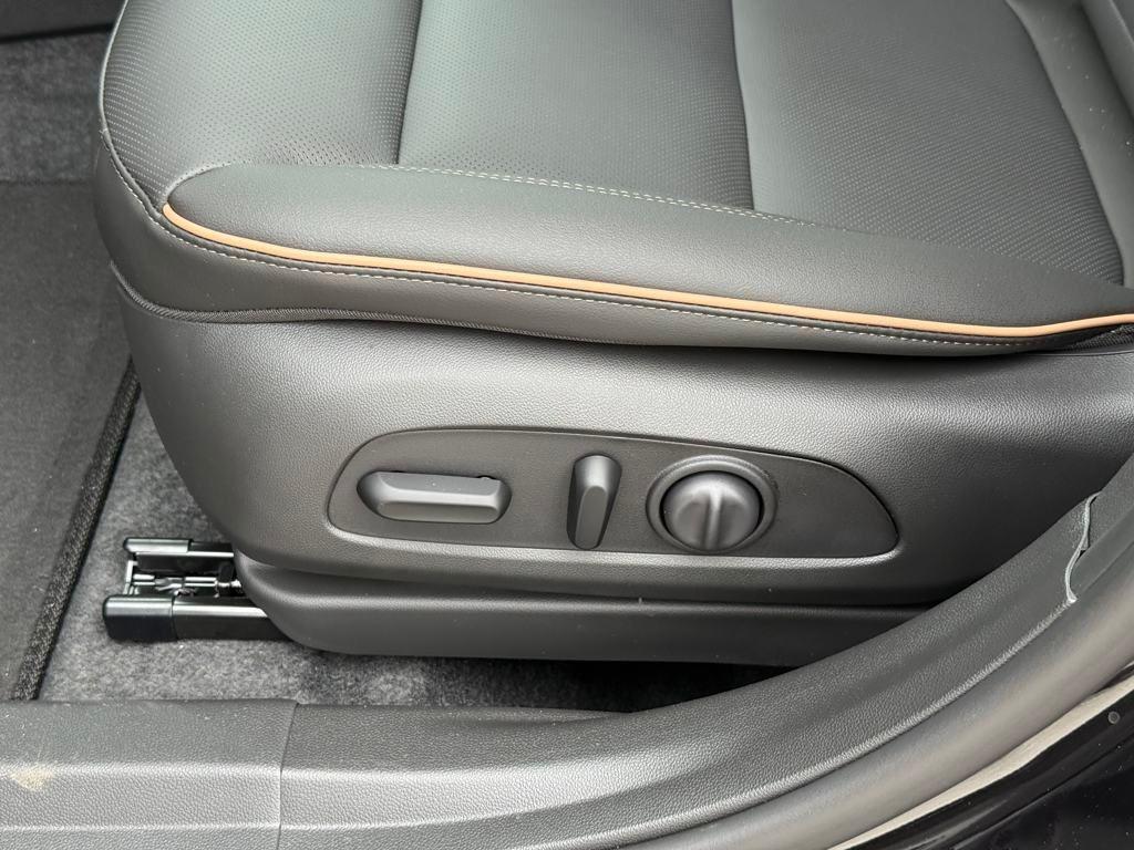 new 2025 Buick Envista car, priced at $30,191
