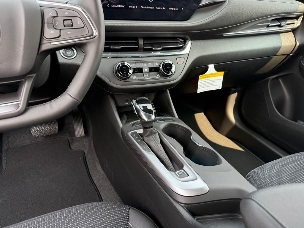 new 2025 Buick Envista car, priced at $26,229
