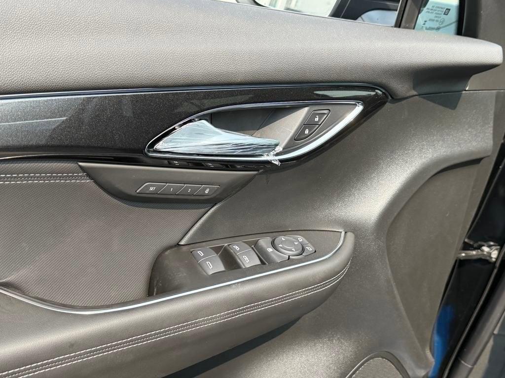 new 2025 Buick Envision car, priced at $35,319