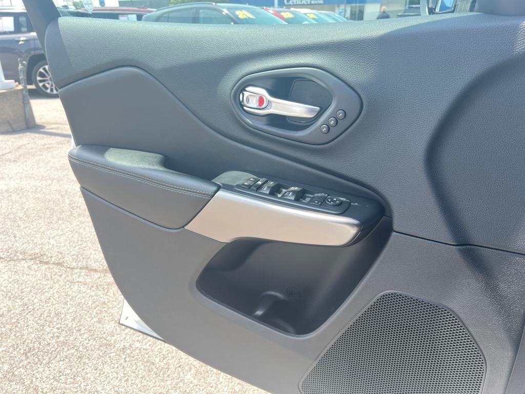 used 2020 Jeep Cherokee car, priced at $19,375