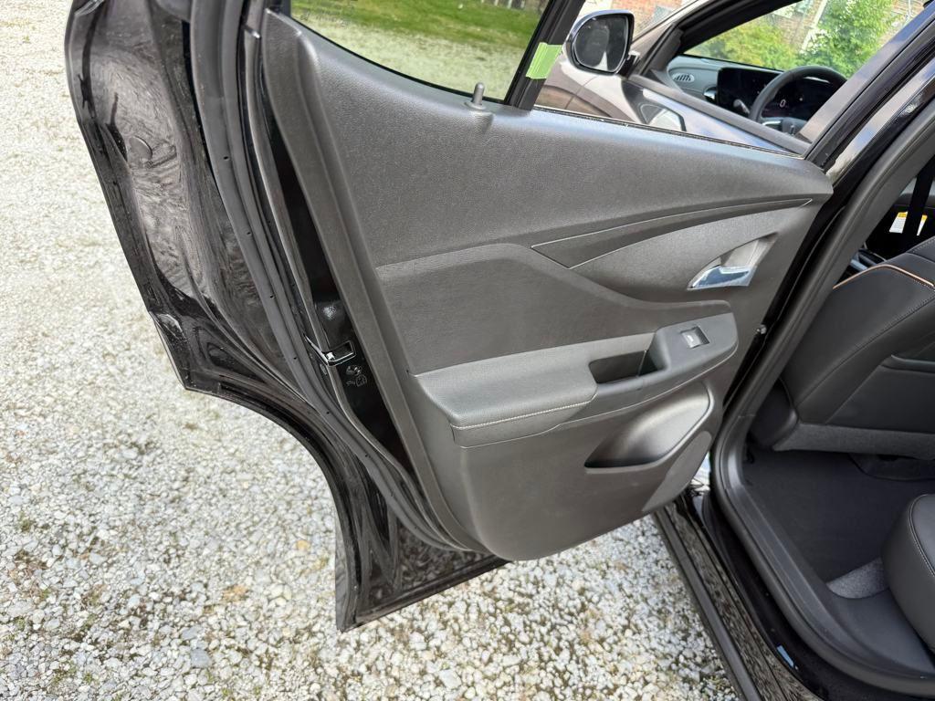new 2025 Buick Envista car, priced at $30,191