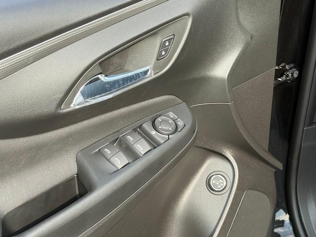 new 2025 Buick Envista car, priced at $30,191