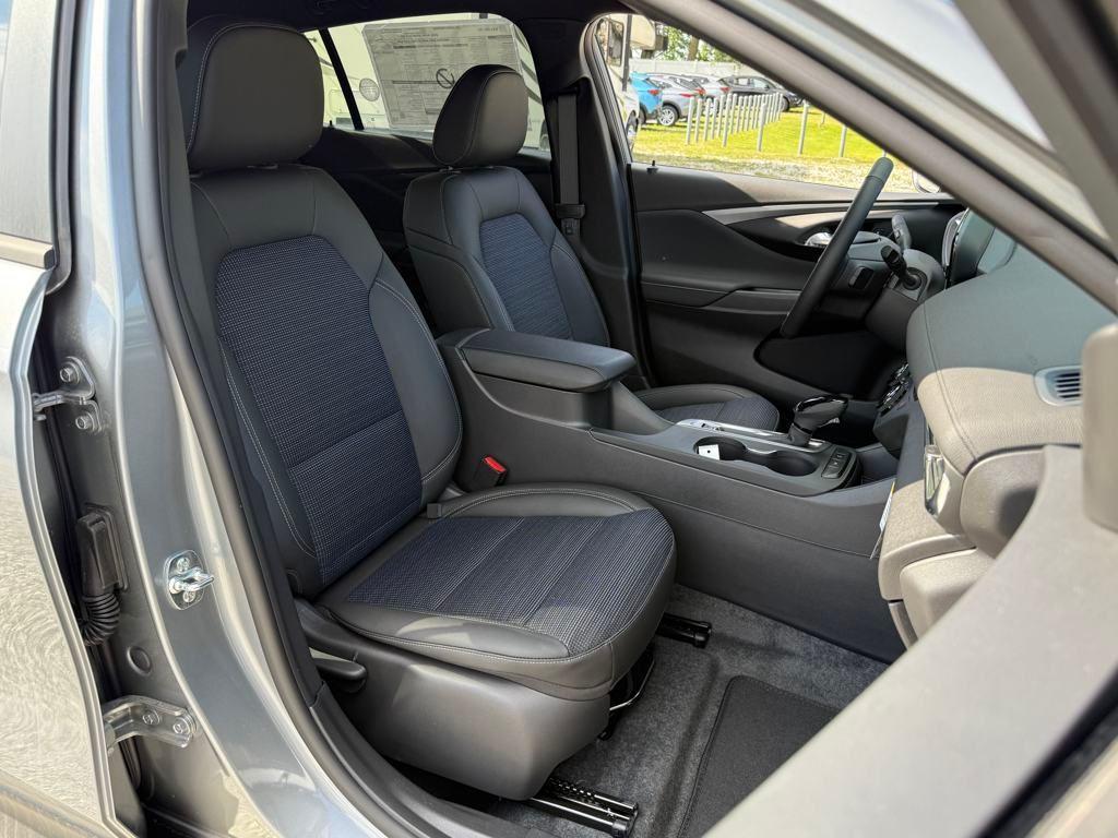 new 2025 Buick Envista car, priced at $25,940