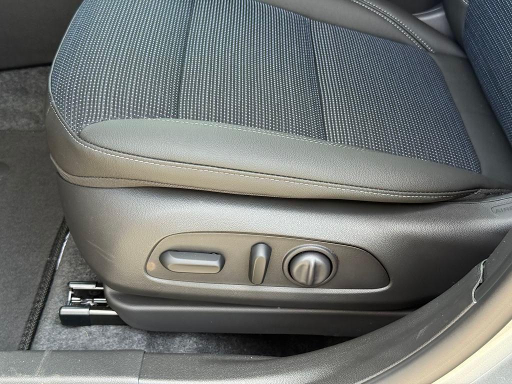 new 2025 Buick Envista car, priced at $25,940