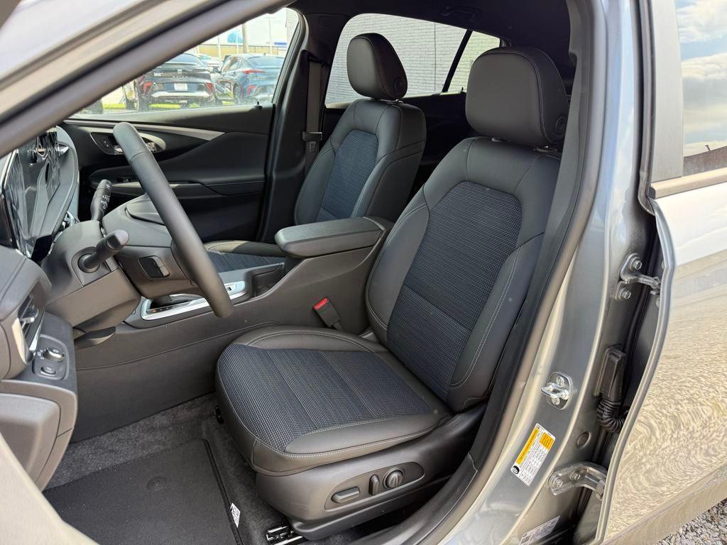 new 2025 Buick Envista car, priced at $25,940