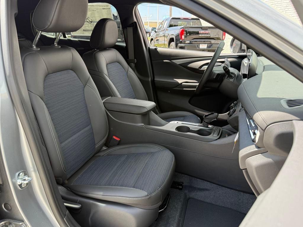 new 2025 Buick Envista car, priced at $26,900