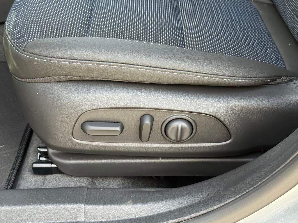 new 2025 Buick Envista car, priced at $26,900