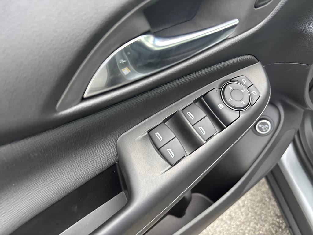 new 2025 Buick Envista car, priced at $25,371