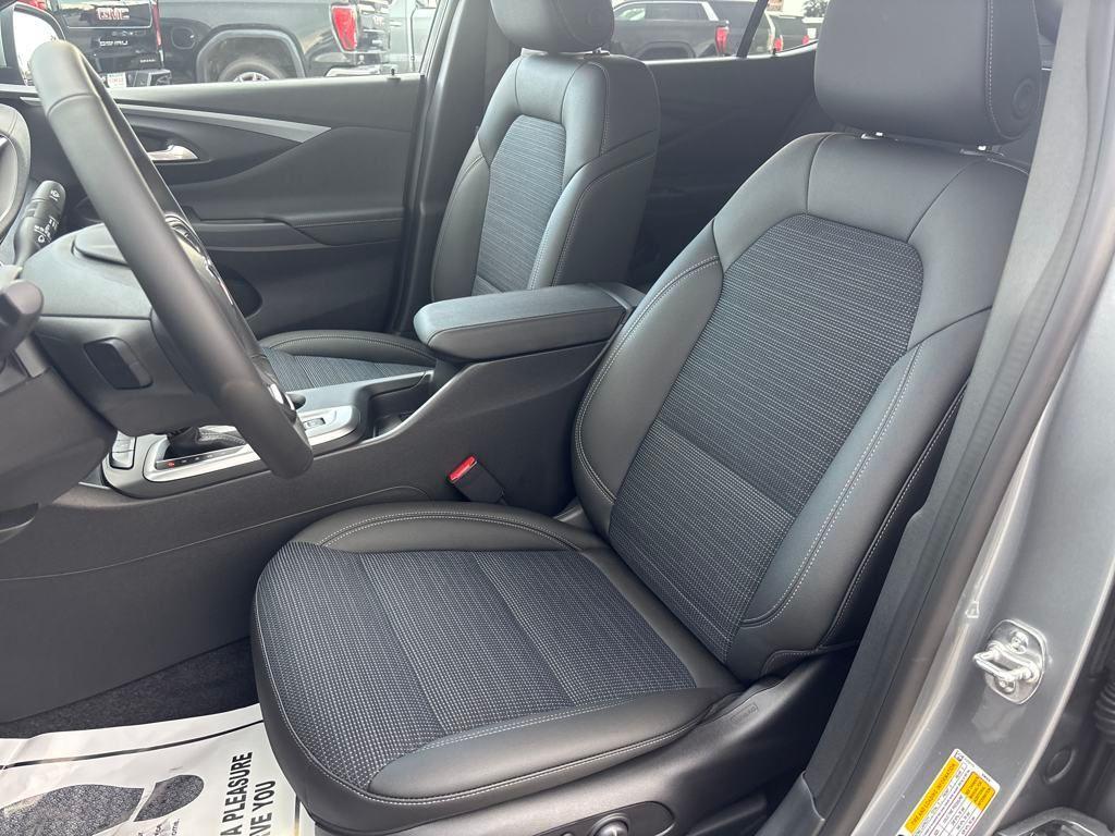 new 2025 Buick Envista car, priced at $25,371