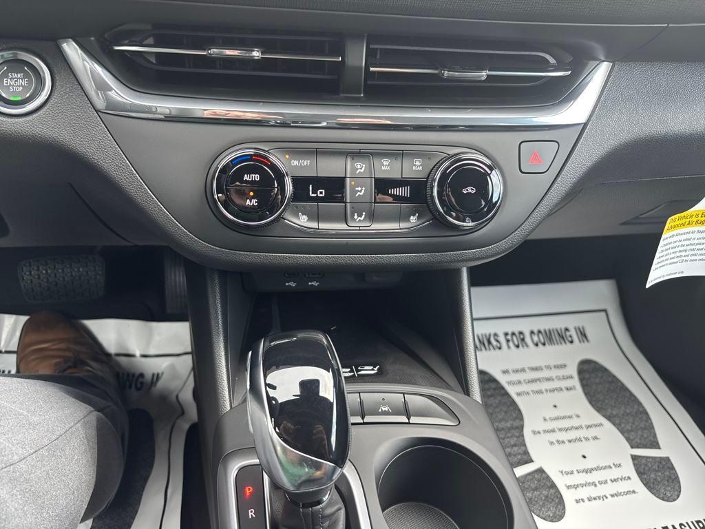 new 2025 Buick Envista car, priced at $25,371