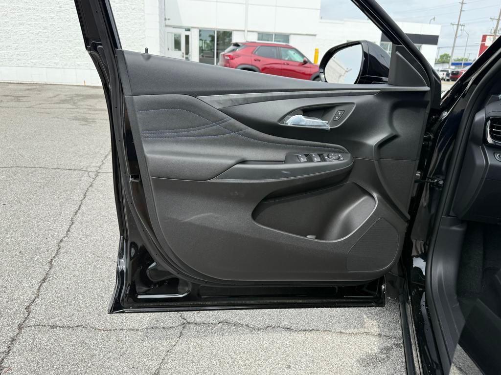new 2025 Buick Envista car, priced at $27,412