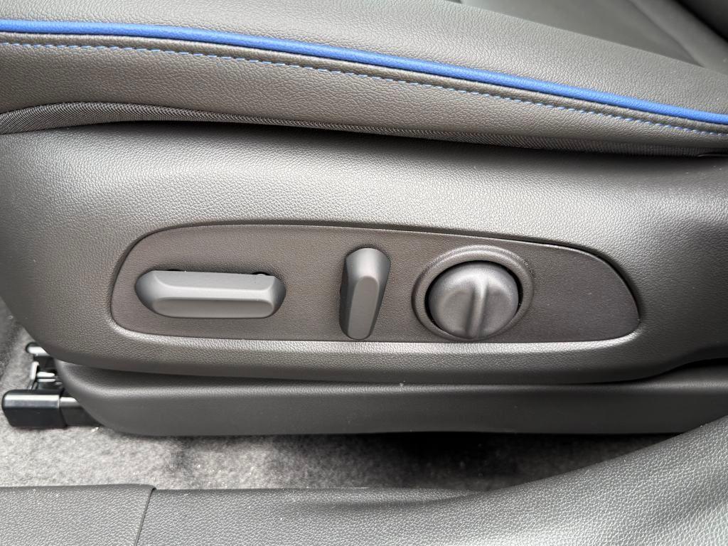 new 2025 Buick Envista car, priced at $27,412