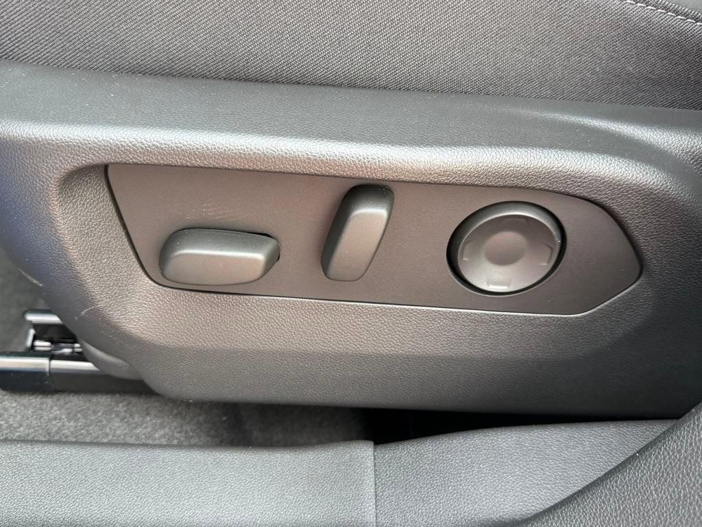 new 2025 Buick Envision car, priced at $34,569