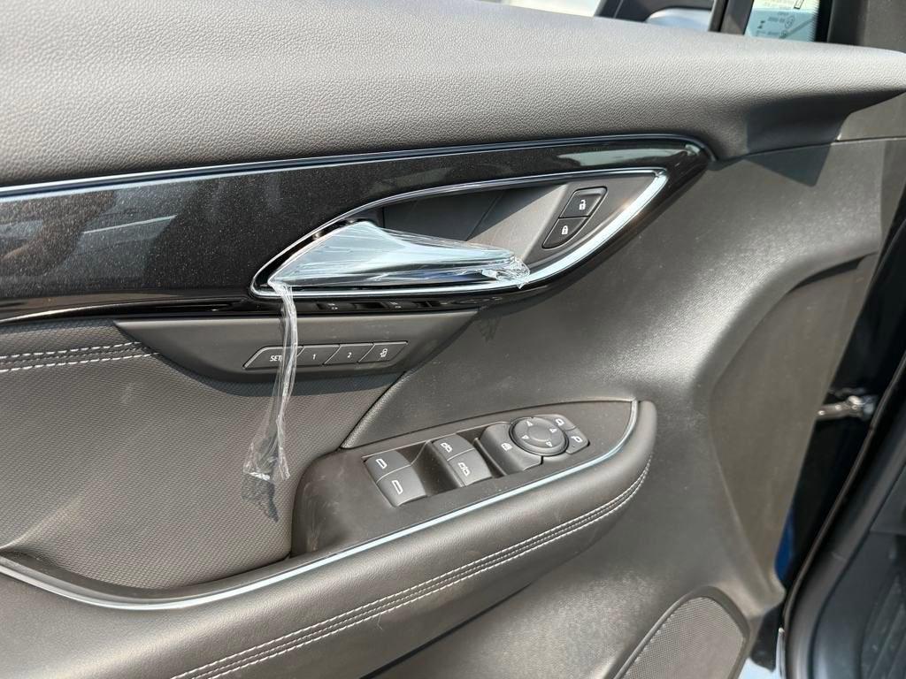 new 2025 Buick Envision car, priced at $34,569