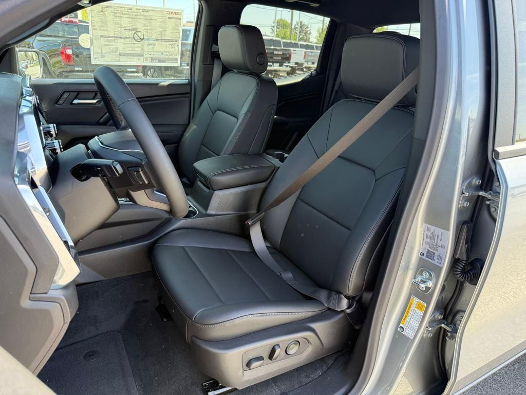new 2025 GMC Canyon car, priced at $45,657
