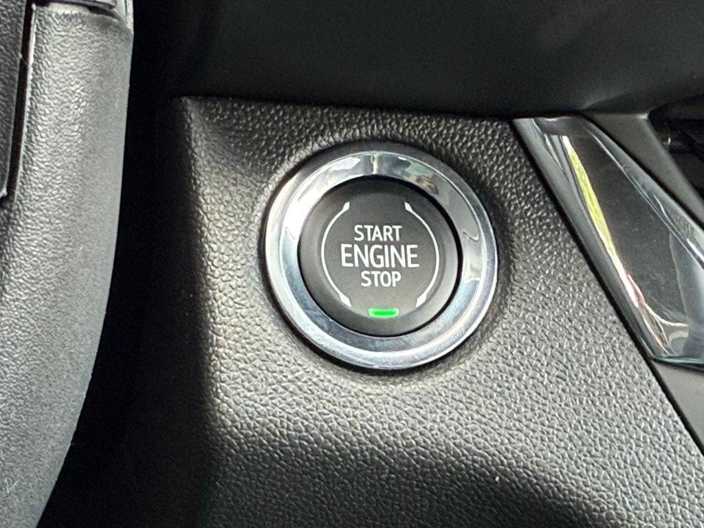 new 2025 Buick Envista car, priced at $26,326