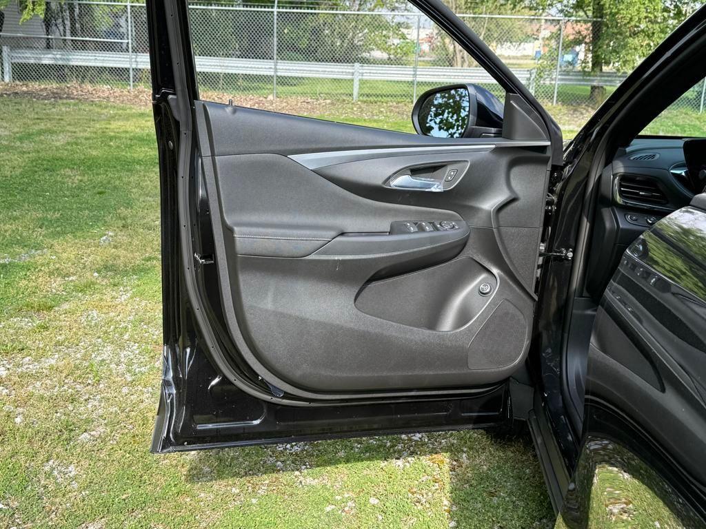 new 2025 Buick Envista car, priced at $26,326