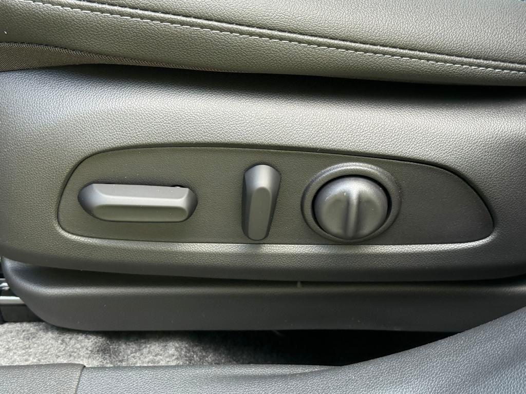 new 2025 Buick Envista car, priced at $26,326
