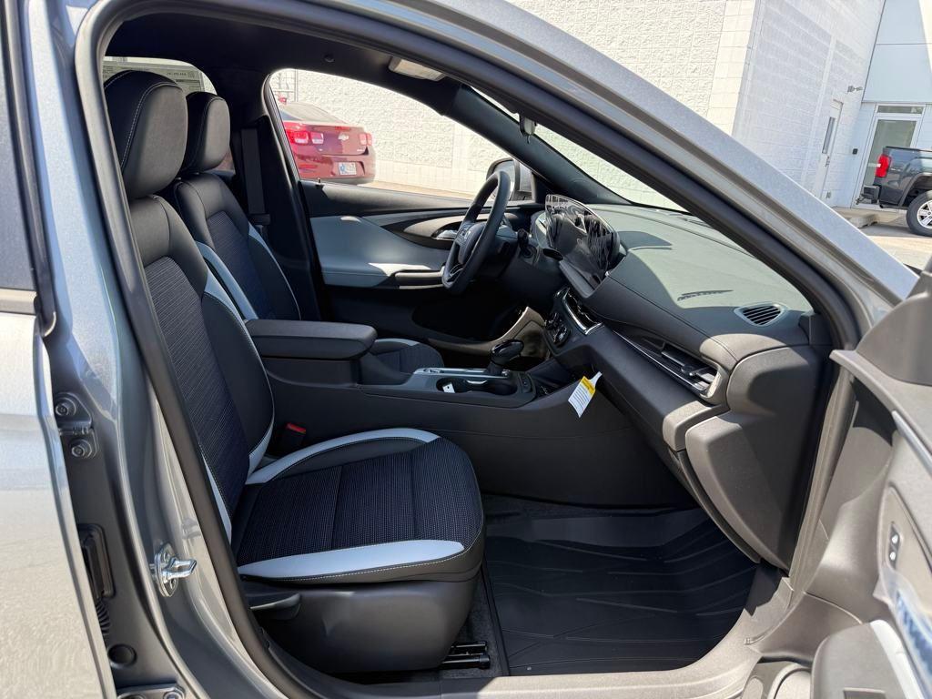 new 2025 Buick Envista car, priced at $26,084