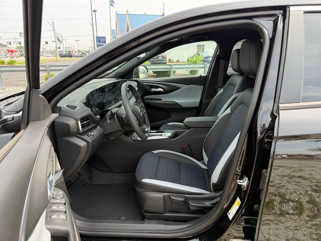 new 2025 Buick Envista car, priced at $25,940