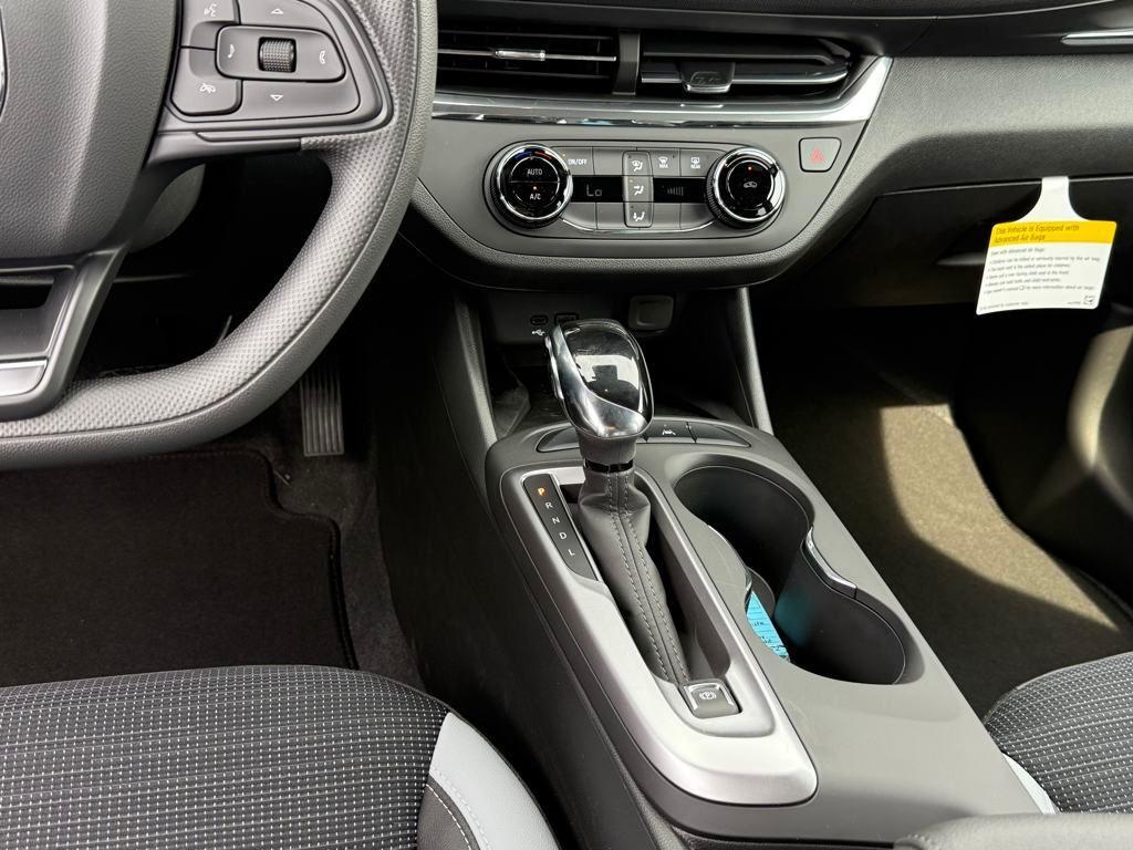 new 2025 Buick Envista car, priced at $25,940